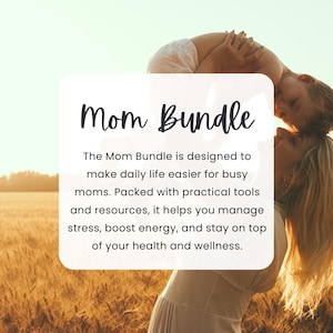 Op de afbeelding: Afbeelding van een moeder die een kind vasthoudt, met de tekst "Mom Bundle" in een witte doos. De achtergrond is een veld met tarwe onder een heldere hemel. De tekst beschrijft het doel van de bundel.