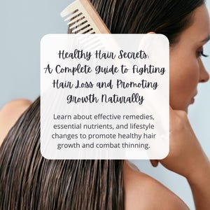 Op de afbeelding: Een vrouw met lang, donkerbruin haar kamt haar haar met een houten kam. De tekst op de afbeelding luidt: "Healthy Hair Secrets: A Complete Guide to Fighting Hair Loss and Promoting Growth Naturally. Learn about effective remedies, essential nutrients, and lifestyle changes to promote healthy hair growth and combat thinning. Nutravie Academy."