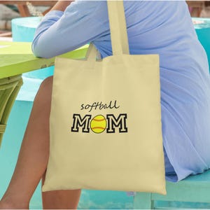 Svg de maman de softball, chemise Game Day, Softball Mama PNG, sports de printemps pour filles, les week-ends sont le softball