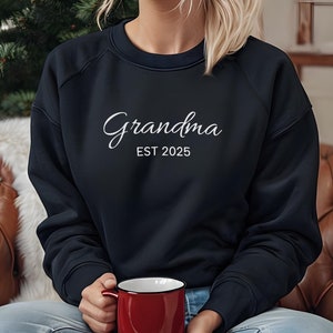 Grandma EST 2025 Personalized Sweatshirt, Nana Gift, Custom Family Gift, Mother&#39;s Day Present, Grandma Birthday Shirt