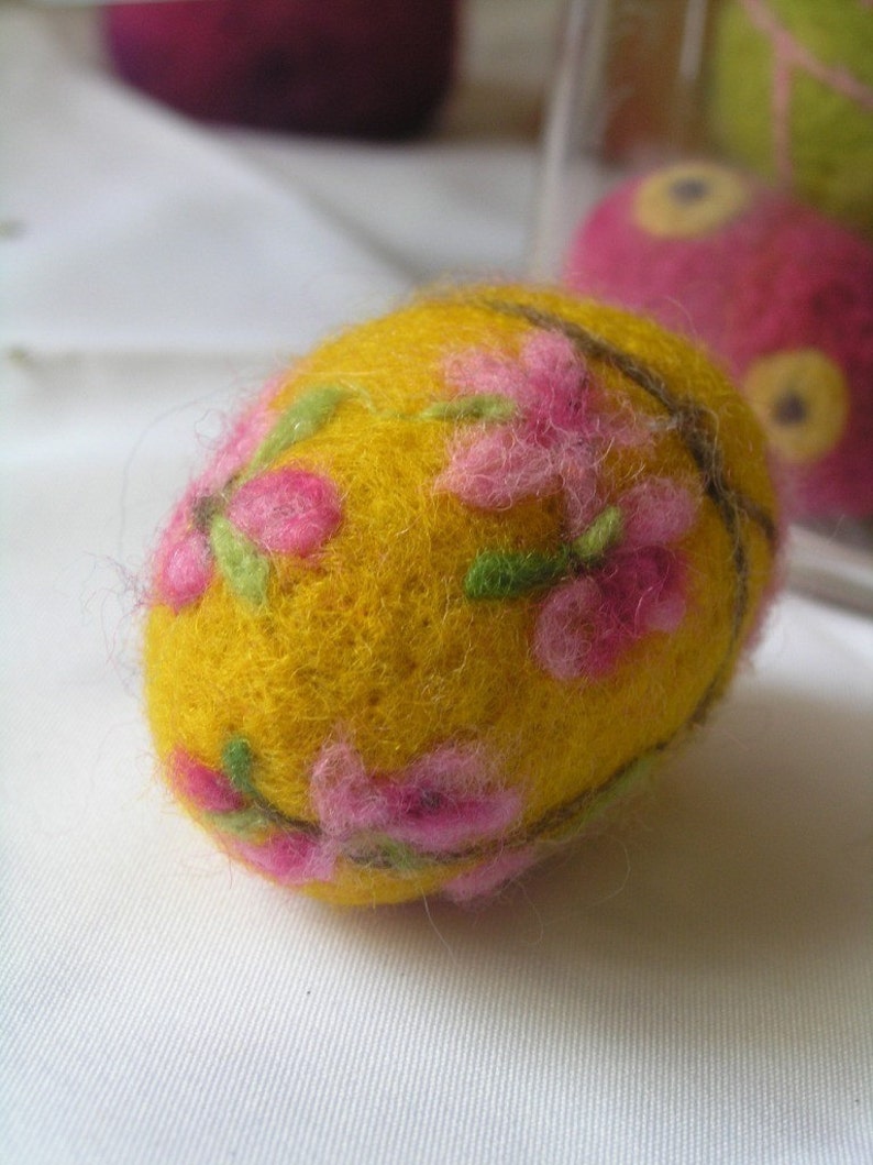 Needle felted Waldorf Easter egg/Bloomy Plum/needle felt by Daria Lvovsky image 4