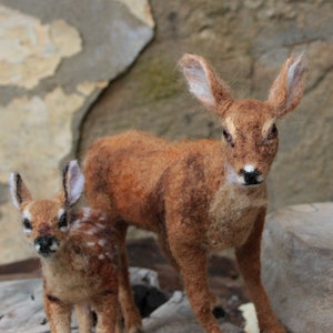 Mother-deer and a fawn, Needle Felted Animals, Needle felted deer, Needle felted animal image 2