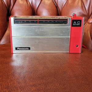 Working Red Vintage 70s Panasonic Transistor Radio