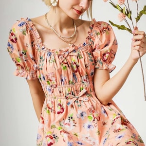 Florales Baumwoll-Minikleid mit Puffärmeln - Schulterfreies Sommer-Cottagecore-Kleid für Brunch-Picknick oder Strand | Gesmoktes Rüschen Sommerkleid