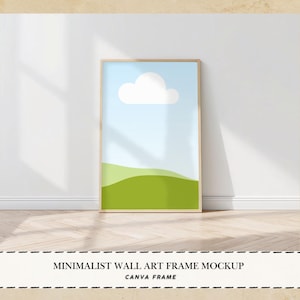 Peut inclure: Maquette de cadre d'art mural minimaliste avec un paysage. L'œuvre d'art représente un nuage blanc sur un ciel bleu clair, avec des collines vertes en dessous. Le cadre est en bois clair, et le texte "MINIMALIST WALL ART FRAME MOCKUP" est en bas.