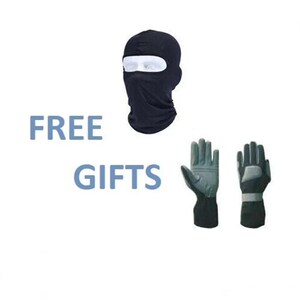 K&ouml;nnte beinhalten: Schwarze Sturmhaube mit einem wei&szlig;en Augenloch und zwei Paar schwarzen Handschuhen. Der Text "FREE GIFTS" ist auf wei&szlig;em Hintergrund gedruckt.