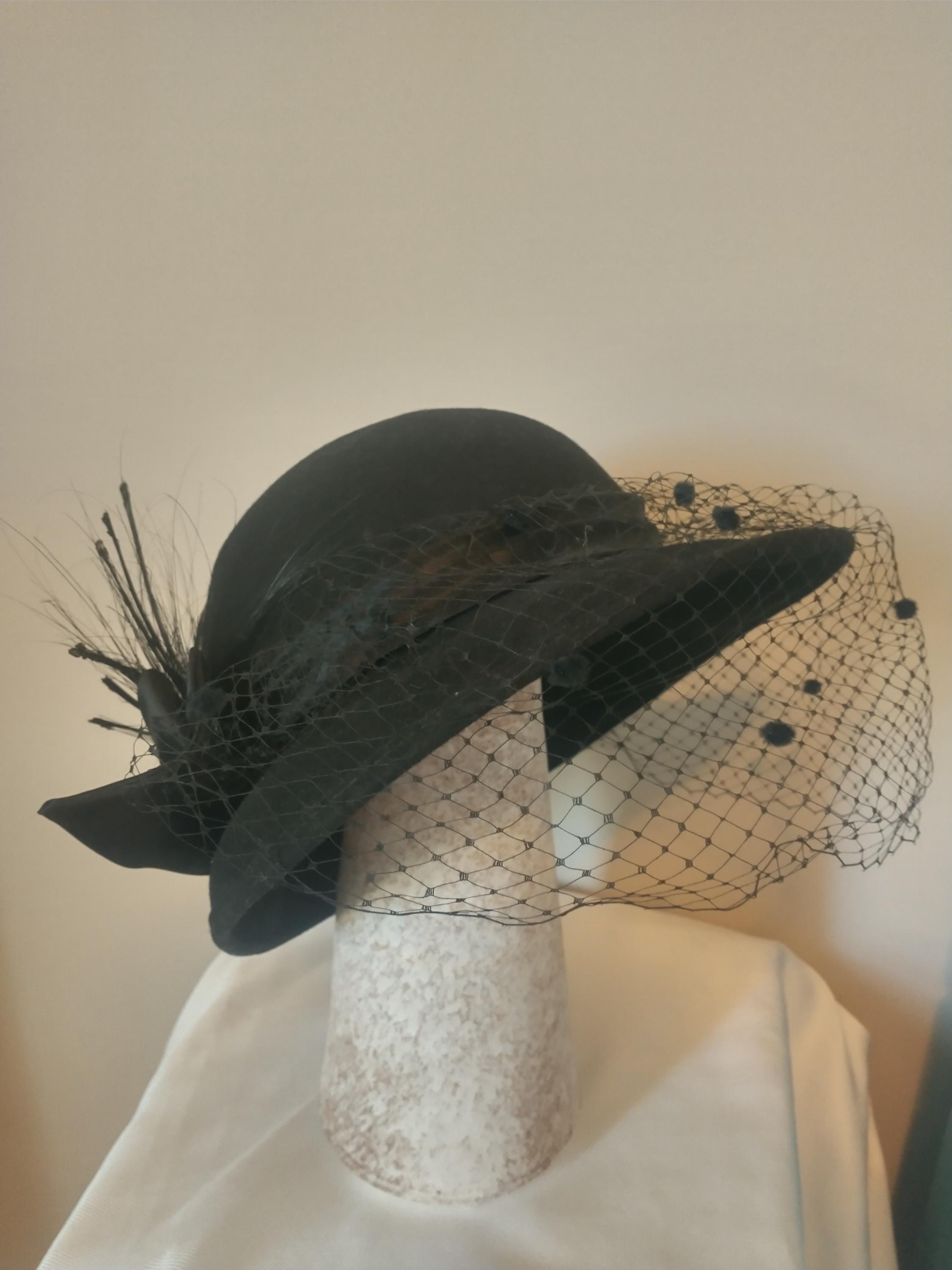 H7- Vintage Michael Howard Little round black hat with veil Michael Howard Hat In Women main image 4