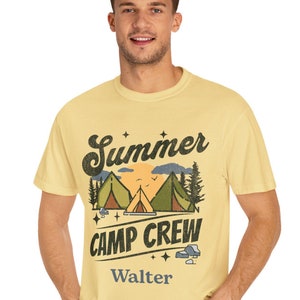 Camiseta da equipe do acampamento de verão, camiseta de acampamento retrô com cores confortáveis para adolescentes, camisetas para adolescentes do acampamento de verão com nome personalizado, camisetas de acampamento para homens e mulheres