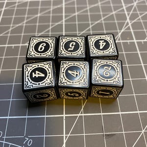 6 Pieces of Colored Dice for Trading Card Games and Deck Boxes