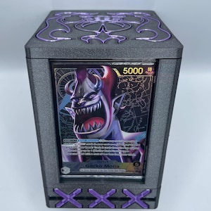 OPTCG Deck Box Gecko Moria Thriller Écorce Pirate | Convient aux cartes à trois pochettes avec compartiment magnétique | Comprend un mini clip pour la carte de leader