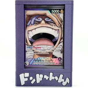 OPTCG Deckbox Gear 5 x Egghead Luffy Leader Box se adapta a cartas con funda triple / Mini compartimento para dados y broches / Impresión 3D / Piratas del Sombrero de Paja
