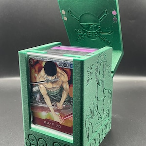OPTCG Deckbox Roronoa Zoro Anführer Inspiriert | 100 einzelne umhüllte Karte Kapazität | 3D Gedruckt mit Mini Snap Halter | Passend für dreifach ärmellose Karten