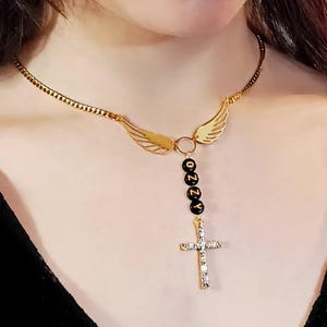 Ozzy Osbourne Engelsflügel legendäre Tribute Kreuz Kettenhalskette, Unisex Rock&#39;n&#39;Roll Halskette, Gothic Kreuz Halskette Promi Fans Geschenk