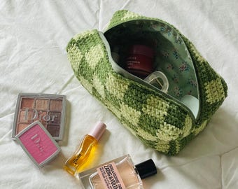 Toiletry Checkered Crochet Bag Pattern by EVE n Handmade