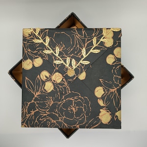 Svart kopparfärgad lyxig presentask, magnetisk behållare, kopparfärgad pappersfodrad bröllopsgåva, metallisk blommig presentförpackning, elegant kuvert bild 17