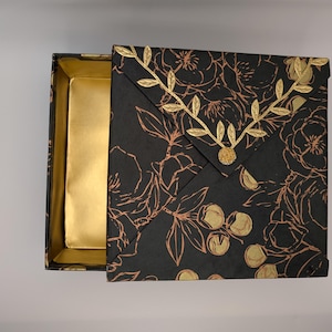 Svart kopparfärgad lyxig presentask, magnetisk behållare, kopparfärgad pappersfodrad bröllopsgåva, metallisk blommig presentförpackning, elegant kuvert bild 10