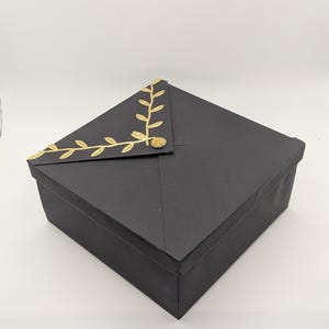 Black with Green Box Nature Vine Luxury Packaging Decor Idea Gift Envelope Design Stone Paper Floral Unique Design Packaging Egg Dessert