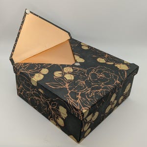 Metallic Floral Box Black Copper Design Luxury Gift Container Elegant Envelope Style Satin Lined Interior Square Keepsake Box Reusable Storage Solution Wedding Favor Packaging Special Occasion Presentation Anniversary Gift Holder Beautiful
