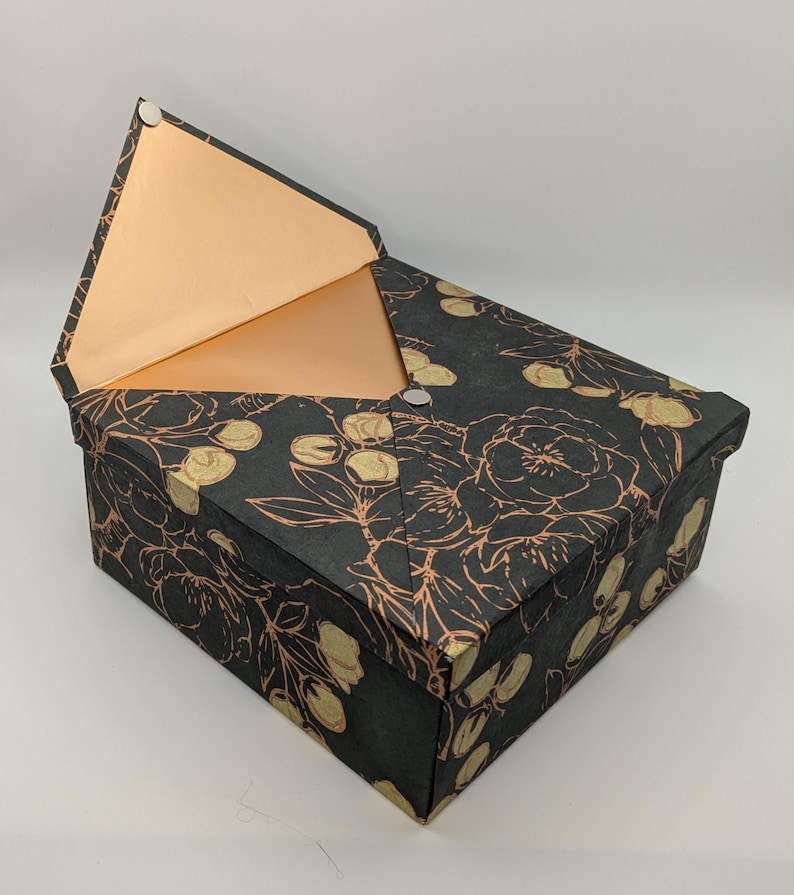 Metallic Floral Box Black Copper Design Luxury Gift Container Elegant Envelope Style Satin Lined Interior Square Keepsake Box Reusable Storage Solution Wedding Favor Packaging Special Occasion Presentation Anniversary Gift Holder Beautiful