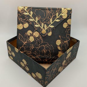 Svart kopparfärgad lyxig presentask, magnetisk behållare, kopparfärgad pappersfodrad bröllopsgåva, metallisk blommig presentförpackning, elegant kuvert bild 9