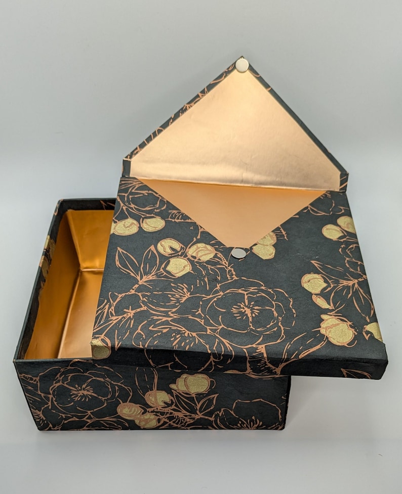 Svart kopparfärgad lyxig presentask, magnetisk behållare, kopparfärgad pappersfodrad bröllopsgåva, metallisk blommig presentförpackning, elegant kuvert bild 1