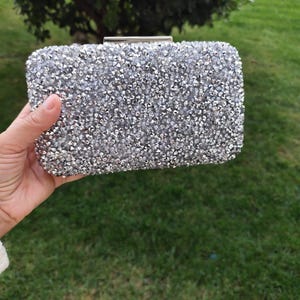 Argenté brillant pierreux parfait accrocheur soirée pochette sac à main-cadeau de mariage de demoiselle d'honneur de Noël PAR LOWELLHOMEbySERAP
