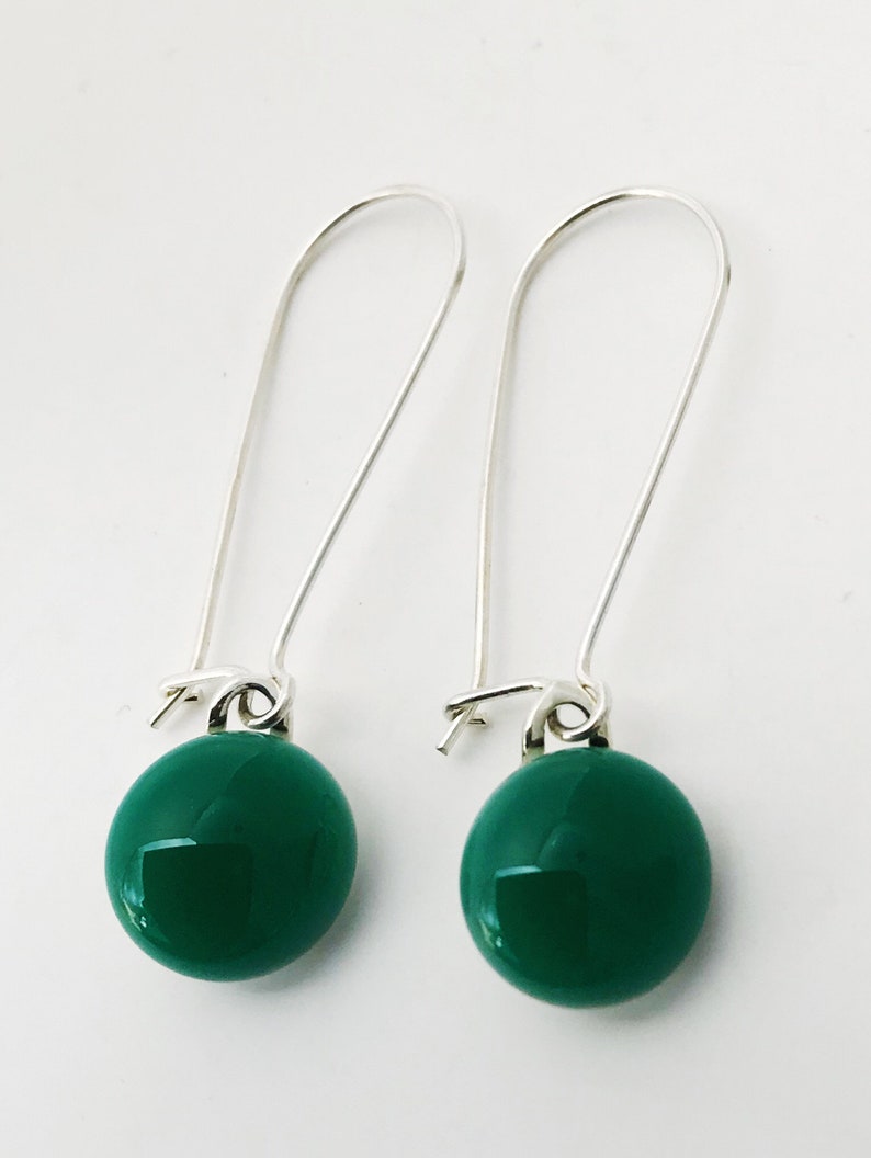 Emerald Green Fused Glass Sterling Silver Danglies Earrings imagem 2