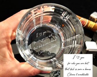 Verre à whisky manuscrit personnalisé | Gobelet à whisky en cristal gravé dans le fond | Verres personnalisés en scotch épais