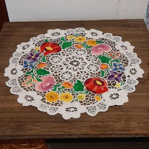 Vintage Kalocsa Embroidered Doily: Hungarian Folk Art, Richelieu Lace (12&quot; Diameter)