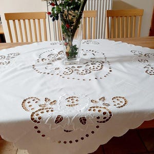 Vintage ungarische Richelieu Tischdecke: Handgesticktes Weißstick-Leinen 100x100 cm