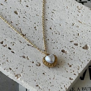 Heart-Shaped Pearl Pendant Necklace, Stainless steel and 18k gold plated, Dainty pearl necklace, Gold heart necklace, Everyday necklace.