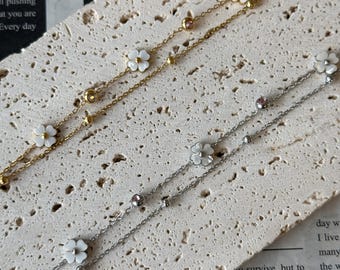 Stainless Steell White Flower Bracelet, 18k gold plated bracelet, Flower Jewelry, Floral Bracelet, Handmade Jewelry, Gold Chain Bracelet.