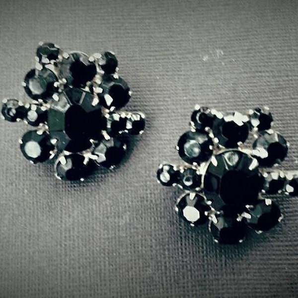 Vintage Coro Black Crystal Beaded Earrings - Black Glass Beaded Cluster 1950s Clip on Earrings