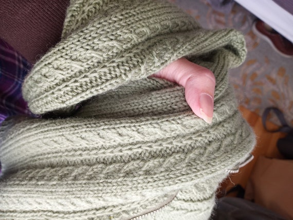 Hand-knit zippered sweater - image 2