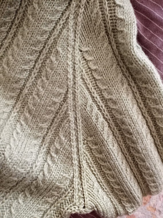 Hand-knit zippered sweater - image 5