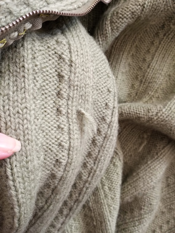 Hand-knit zippered sweater - image 4