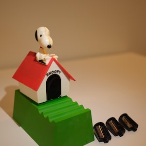 Vintage 1968 Kenner Peanuts Snoopy Pencil Sharpener