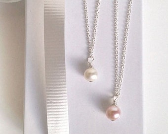 bridesmaid gift for her, Single Pearl necklace, minimalist jewelry classic pearl, round pearl gift, white pearl, bridal party gift