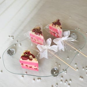 Tranche de savon aux fraises : cadeau d&#39;anniversaire personnalisé