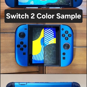 以下が含まれることがあります： カラフルなグラフィックを表示する画面を備えた青いNintendo Switchコンソール。画像は、前面、上面、背面など、さまざまな角度からコンソールを示しています。「SWITCH 2 COLOR SAMPLE」というテキストが表示されています。