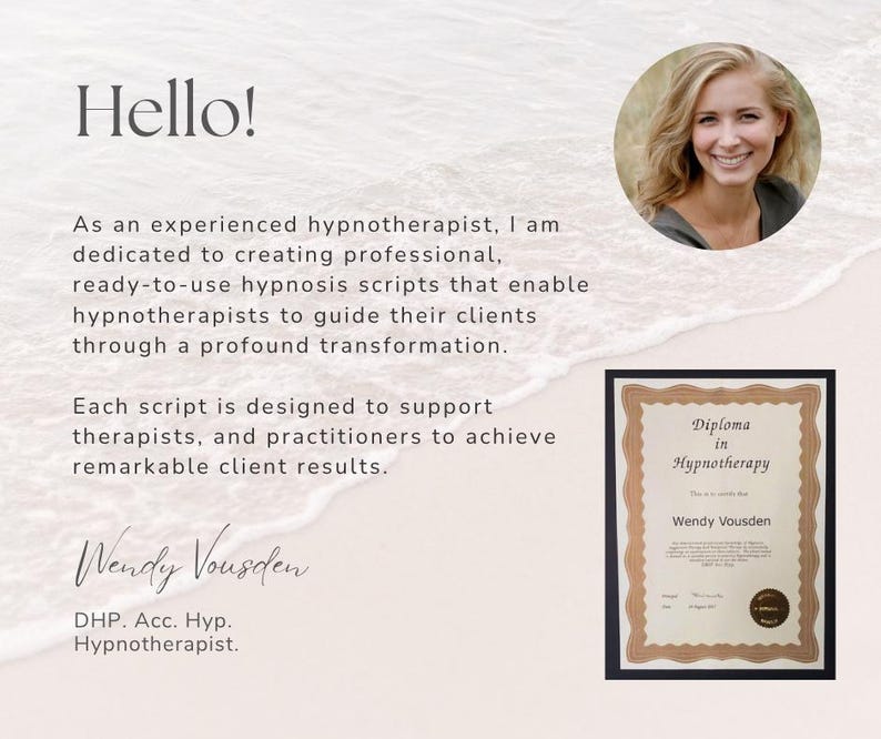 Op de afbeelding: Een promotieafbeelding met de tekst "Hello!" en een portret van een lachende vrouw. De tekst beschrijft hypnosescripts voor therapeuten. Een ingelijst diploma in hypnotherapie is ook zichtbaar. De achtergrond heeft een lichte, zanderige textuur.