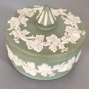 Vintage 1970s Wedgwood Sage Green Jasperware Trinket Box with Lid | Stoneware | Jasper | Jasper ware | Made in England | Trinkets