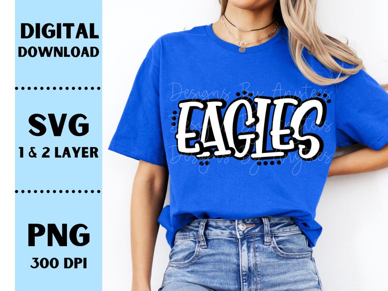 Op de afbeelding: Een koningsblauw t-shirt met het woord "EAGLES" in een vetgedrukte, witte, omlijnde letter. Het shirt heeft ook de tekst "Designs By Anytees!" in een scriptletter. De afbeelding bevat ook de tekst "DIGITAL DOWNLOAD", "SVG 1 & 2 LAYER" en "PNG 300 DPI".