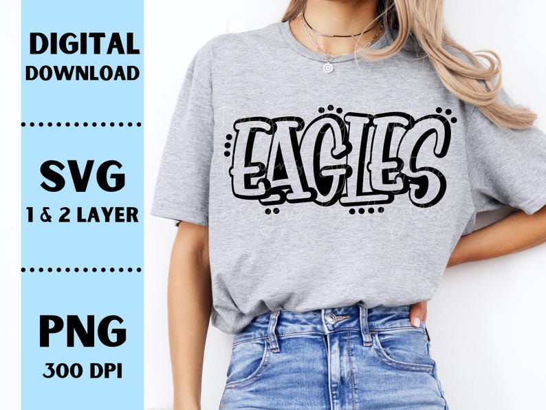 Op de afbeelding: Lichtgrijs t-shirt met het woord "EAGLES" in een zwarte, omlijnde letter. De tekst is in graffiti-stijl. De afbeelding bevat ook de woorden "DIGITALE DOWNLOAD", "SVG 1 & 2 LAYER" en "PNG 300 DPI" in een lichtblauwe box.