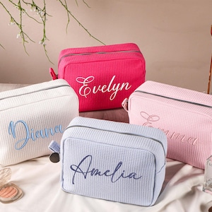 Bestickte Schminktasche, personalisierte Kosmetiktasche, Brautjungfer Schminktasche, Monogramm Schminktasche, Monogramm Kulturtasche, Brautjungfer Geschenke