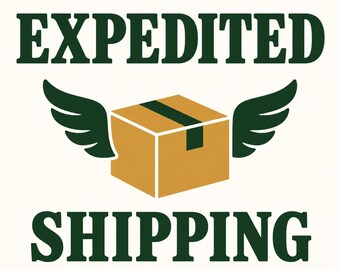 Op de afbeelding: Een grafische illustratie met de tekst EXPEDITED SHIPPING in donkergroene hoofdletters. Tussen de twee tekstregels staat een beige kartonnen doos met een donkergroene strook, geflankeerd door twee donkergroene gestileerde vleugels.