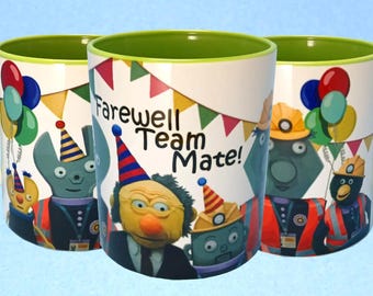 Don't Hug Me I'm Scared - Work Party 11oz Ceramic Mug Yellow/Red/Green 'Farewell Team Mate' DHMIS Goodbye Leaving Pregnancy Present Gift