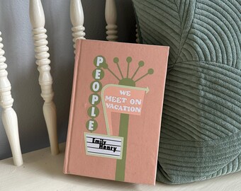 Edición especial personalizada de un libro reencuadernado con imágenes de personas que conocimos en vacaciones