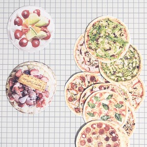 Kuchen- und Pizza-Reißaktivität: Spaß für kleine Hände und Finger