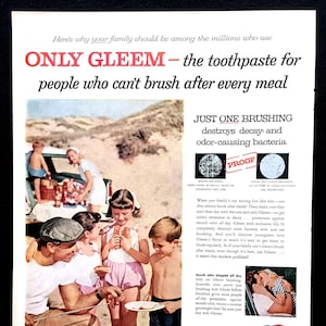 1950er Jahre Gleem Zahnpasta Vintage Anzeige, 1950er Jahre Familie, Werbekunst, Zeitschriftenanzeige, Strand, Werbung, großartig zum Einrahmen.